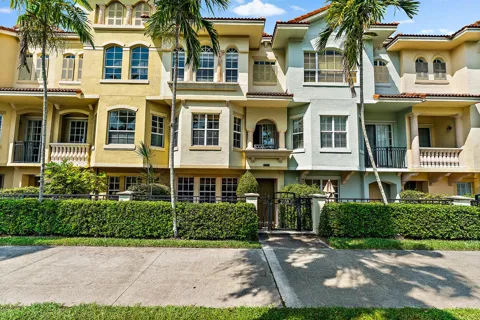 2558 Gardens Parkway