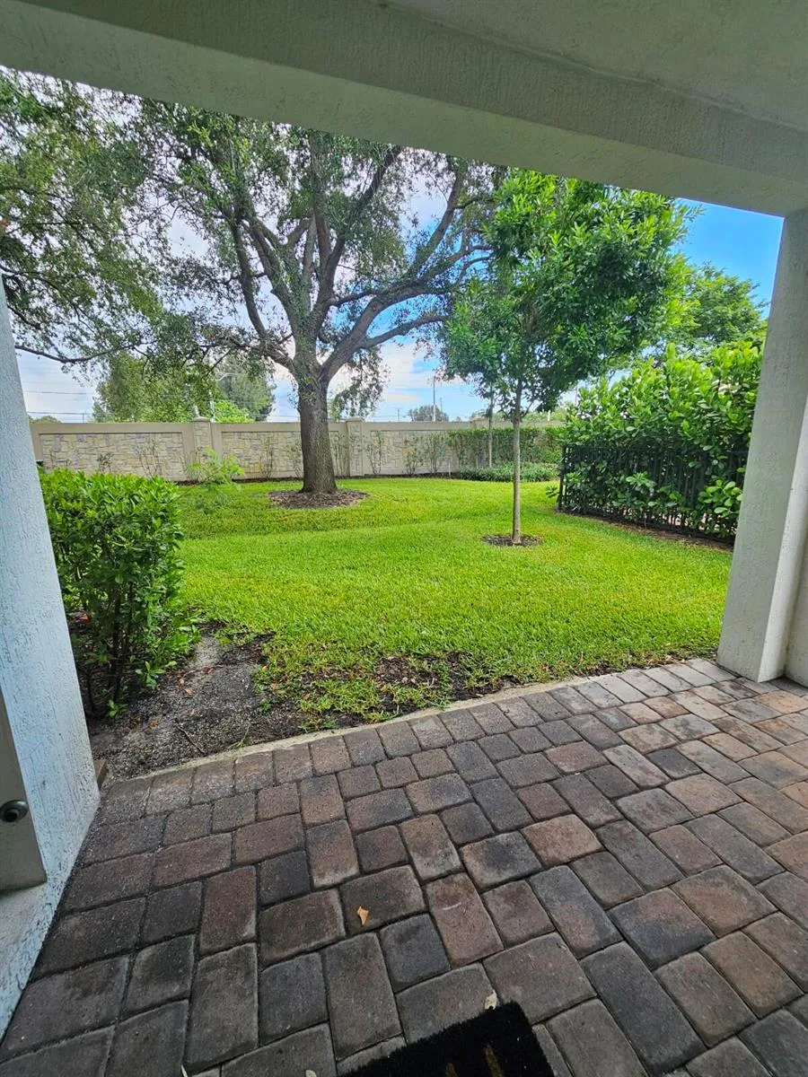 6765 Broadwater Lane Lake Worth, FL 33467