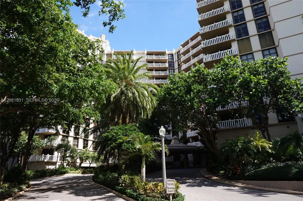 1121 Crandon Blvd #E1006 Key Biscayne, FL 33149