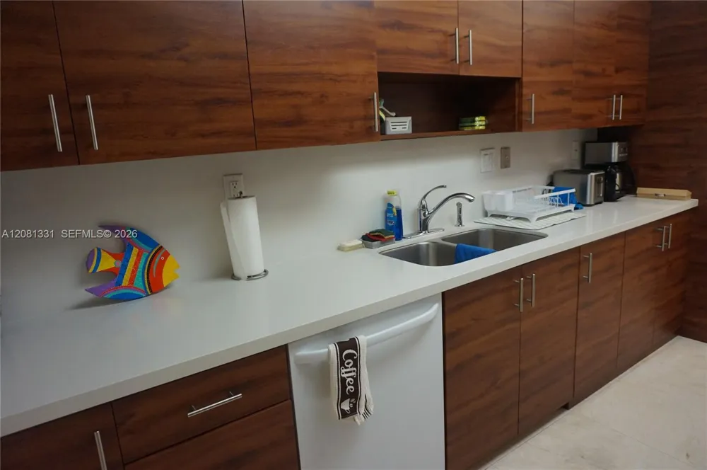 1121 Crandon Blvd #E1006 Key Biscayne, FL 33149