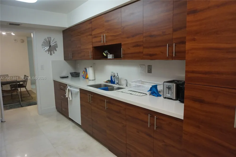 1121 Crandon Blvd #E1006 Key Biscayne, FL 33149