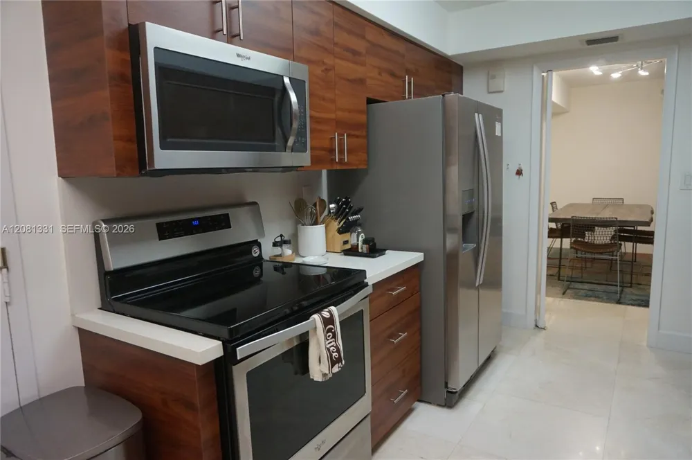 1121 Crandon Blvd #E1006 Key Biscayne, FL 33149