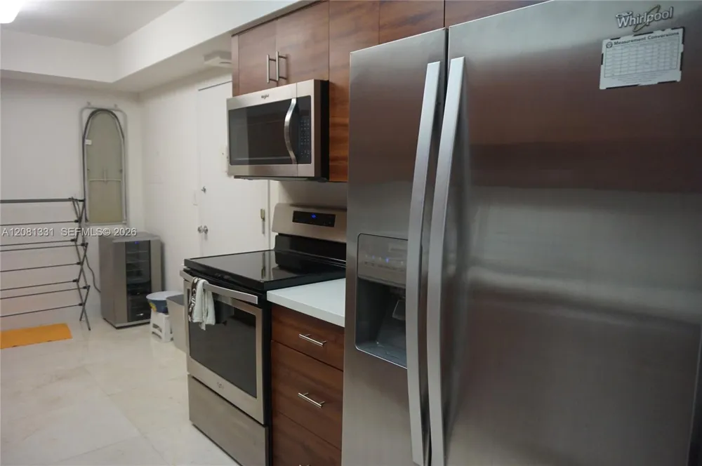 1121 Crandon Blvd #E1006 Key Biscayne, FL 33149