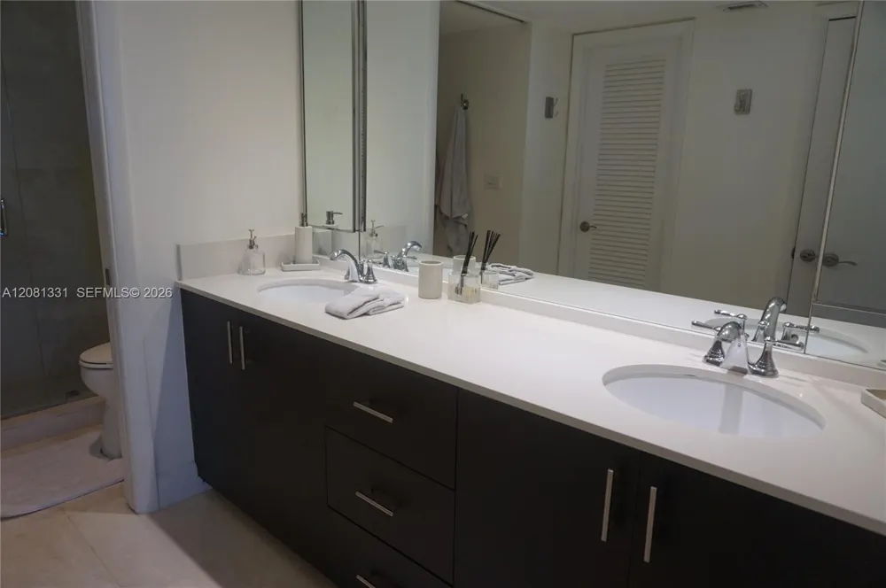 1121 Crandon Blvd #E1006 Key Biscayne, FL 33149