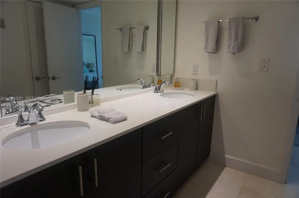 1121 Crandon Blvd #E1006 Key Biscayne, FL 33149
