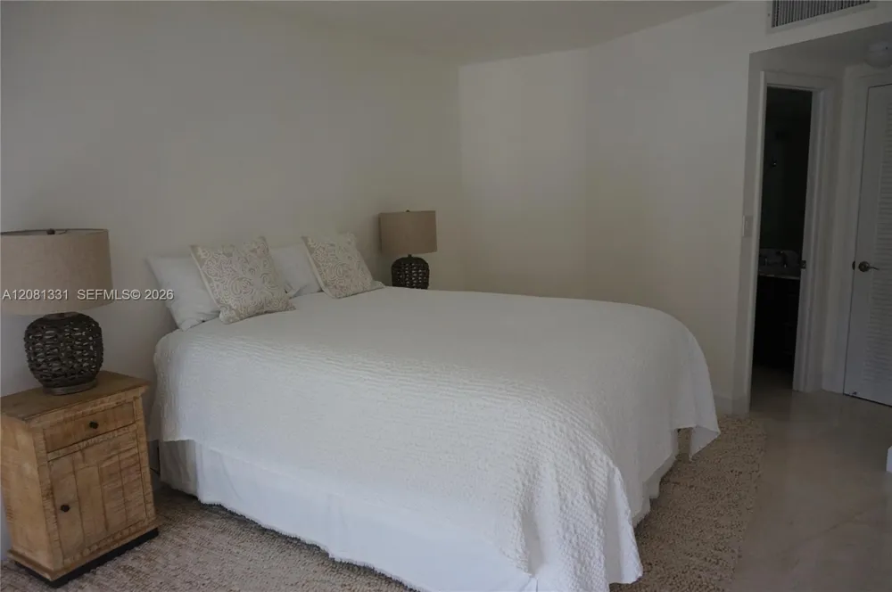 1121 Crandon Blvd #E1006 Key Biscayne, FL 33149
