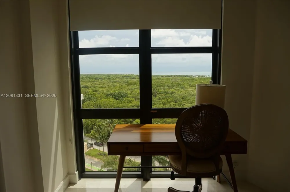 1121 Crandon Blvd #E1006 Key Biscayne, FL 33149