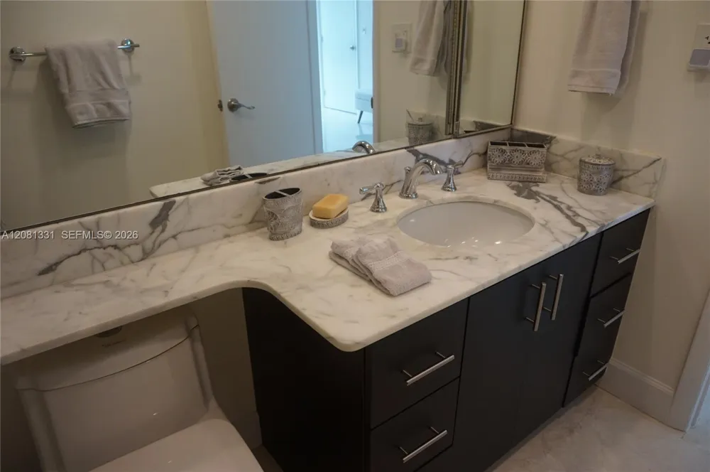 1121 Crandon Blvd #E1006 Key Biscayne, FL 33149