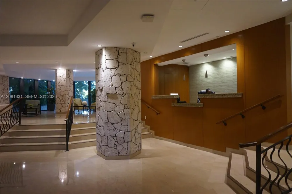 1121 Crandon Blvd #E1006 Key Biscayne, FL 33149
