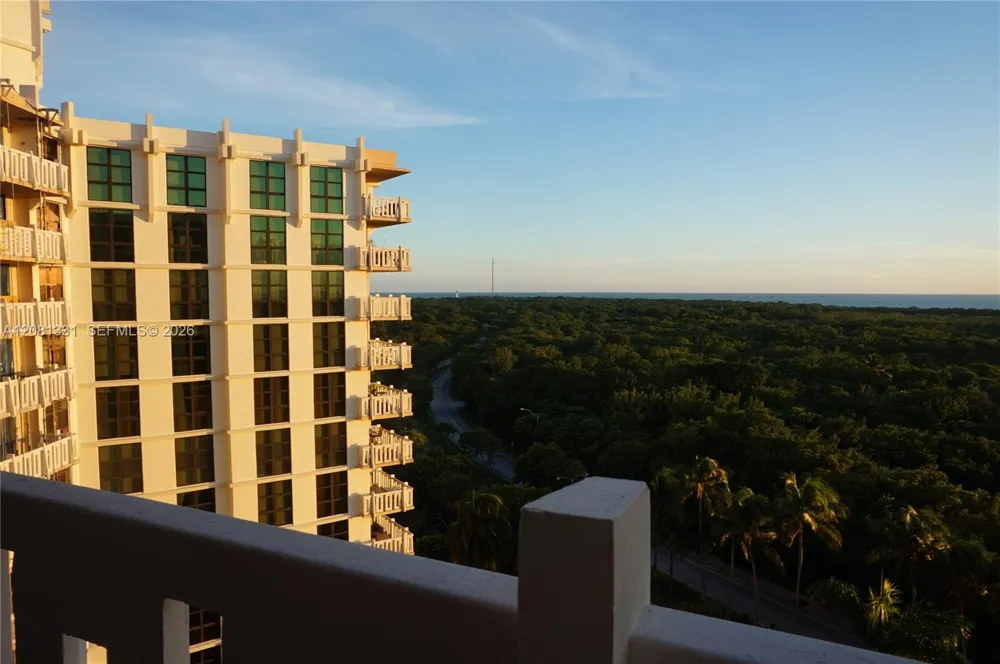 1121 Crandon Blvd #E1006 Key Biscayne, FL 33149