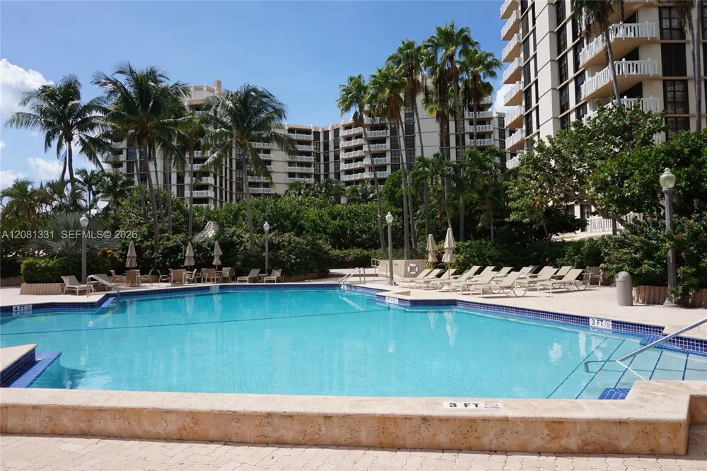 1121 Crandon Blvd #E1006 Key Biscayne, FL 33149
