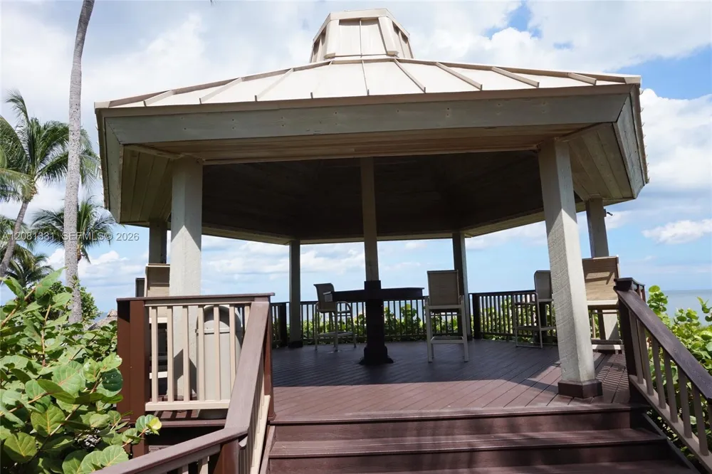 1121 Crandon Blvd #E1006 Key Biscayne, FL 33149