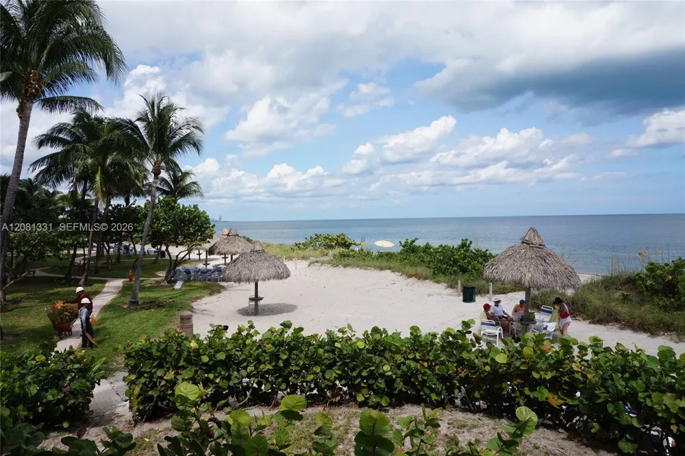 1121 Crandon Blvd #E1006 Key Biscayne, FL 33149