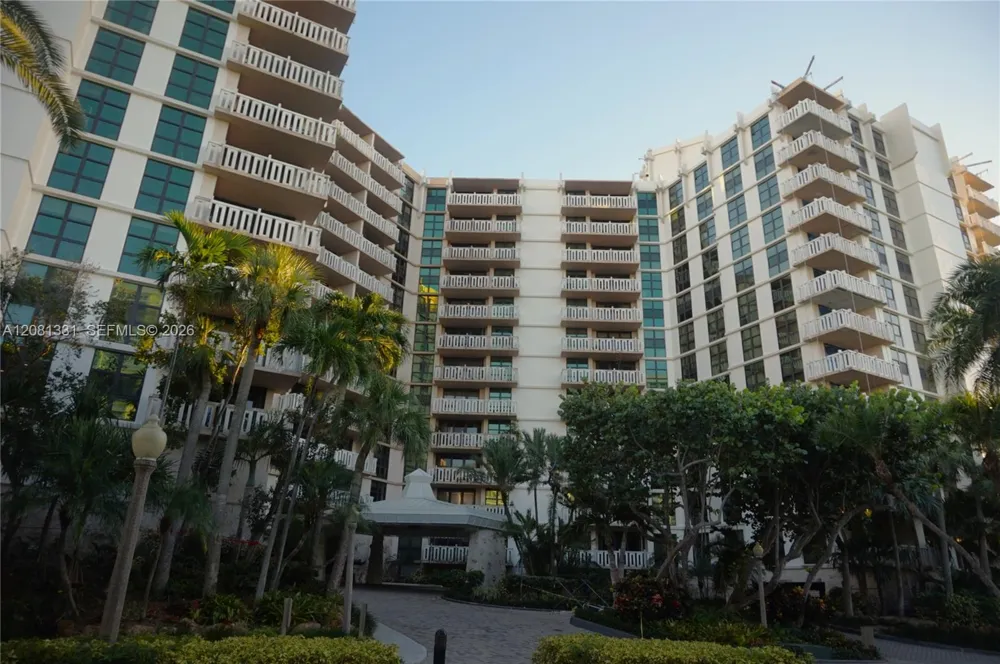 1121 Crandon Blvd #E1006 Key Biscayne, FL 33149