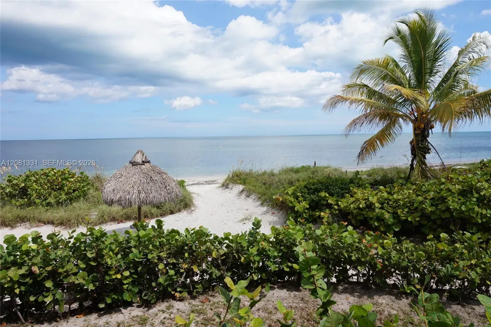 1121 Crandon Blvd #E1006 Key Biscayne, FL 33149