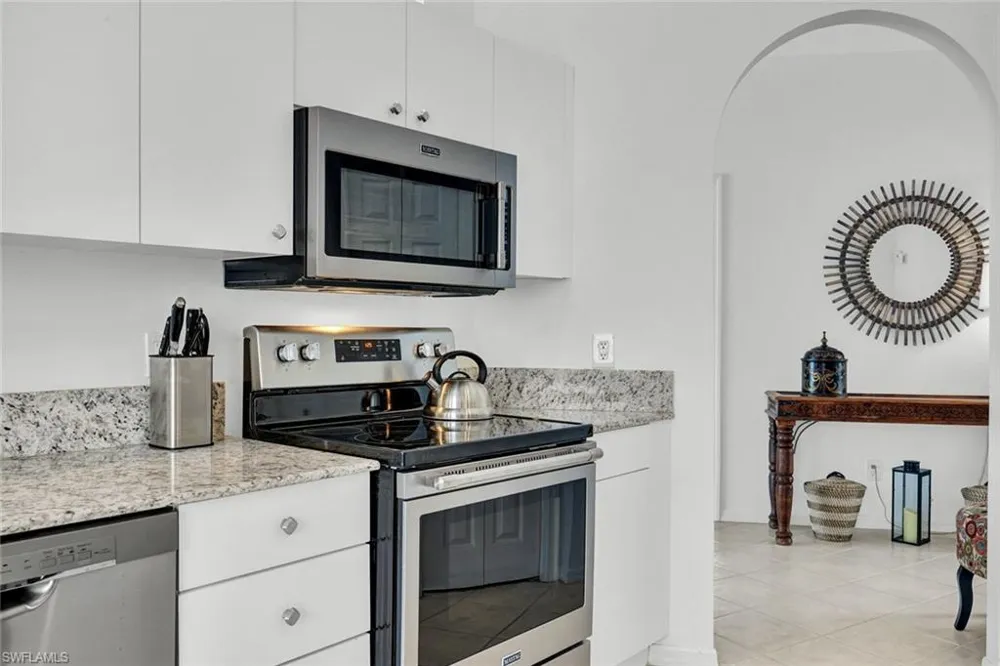 484 Crossfield Circle Naples, FL 34104