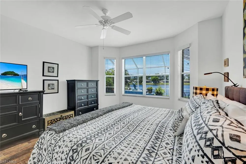 484 Crossfield Circle Naples, FL 34104