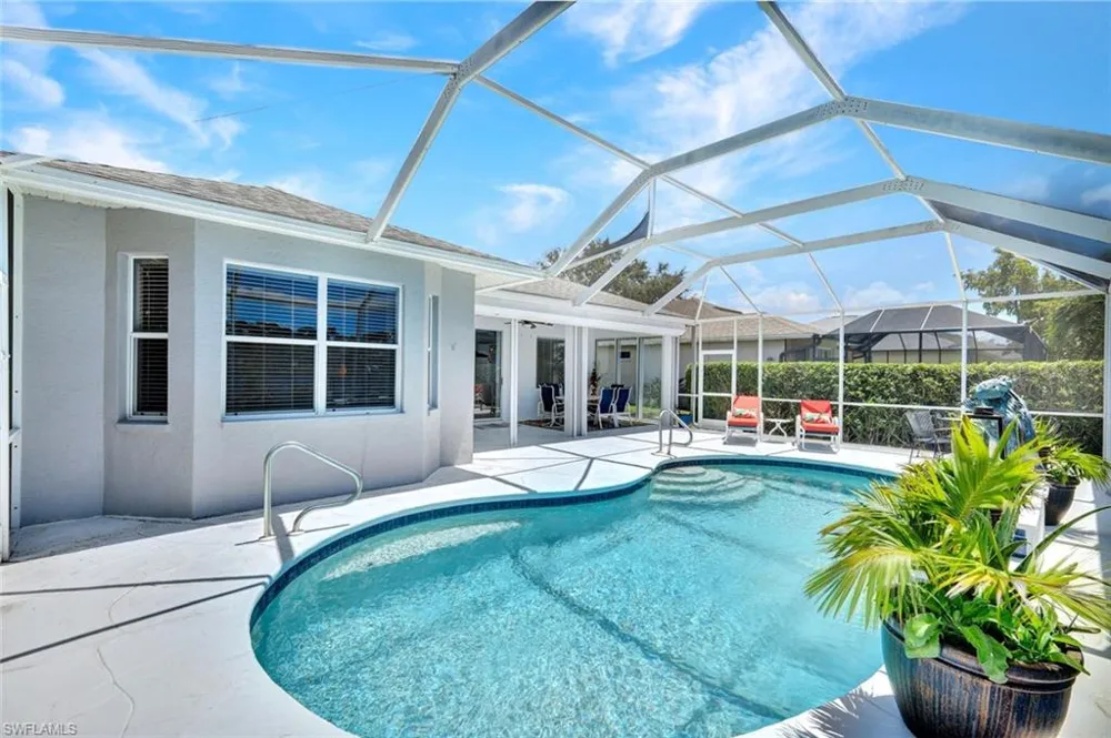 484 Crossfield Circle Naples, FL 34104