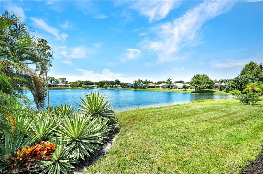 484 Crossfield Circle Naples, FL 34104