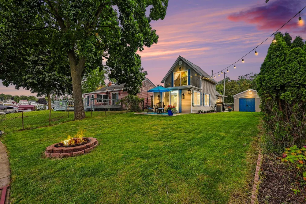 435 S Lakeside Drive Leoni Township, MI 49254