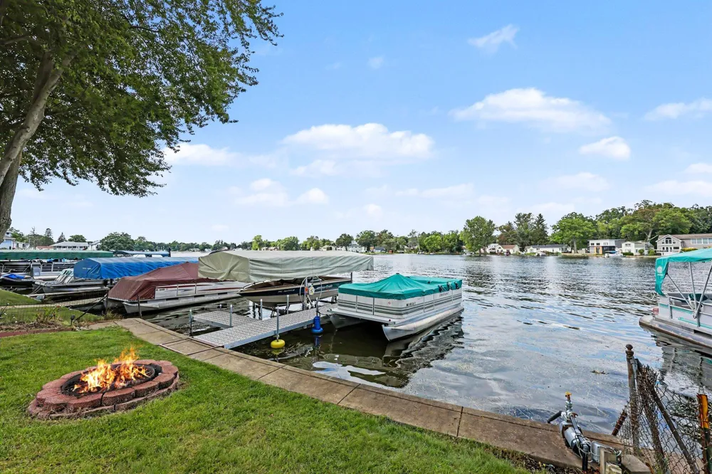 435 S Lakeside Drive Leoni Township, MI 49254