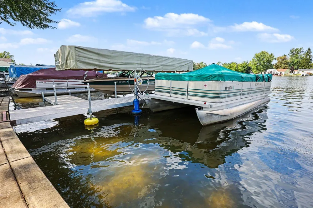 435 S Lakeside Drive Leoni Township, MI 49254