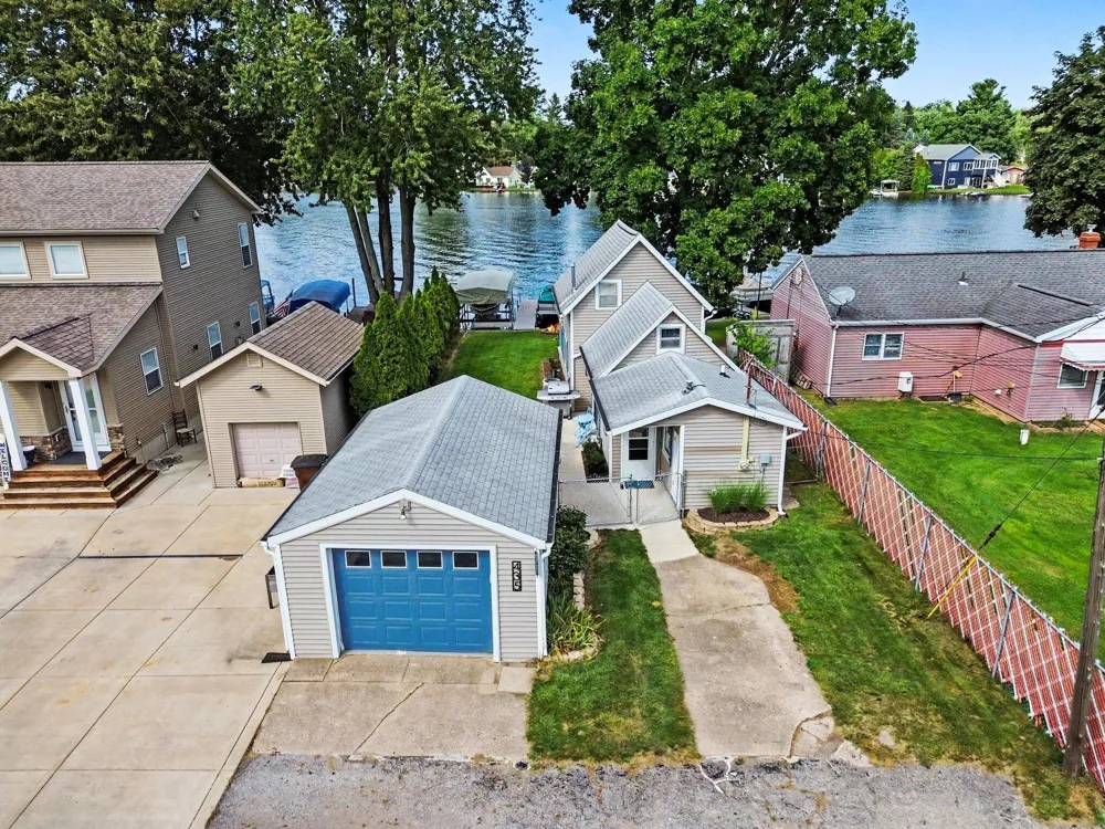 435 S Lakeside Drive Leoni Township, MI 49254