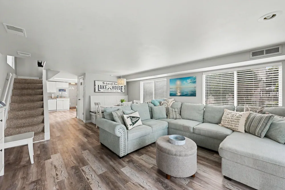 435 S Lakeside Drive Leoni Township, MI 49254