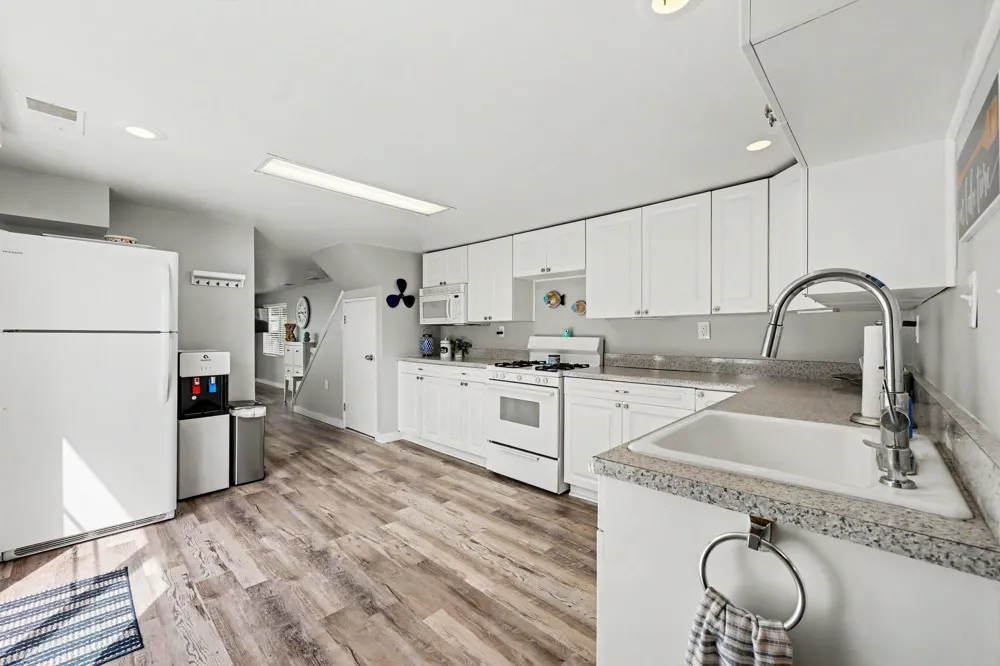 435 S Lakeside Drive Leoni Township, MI 49254