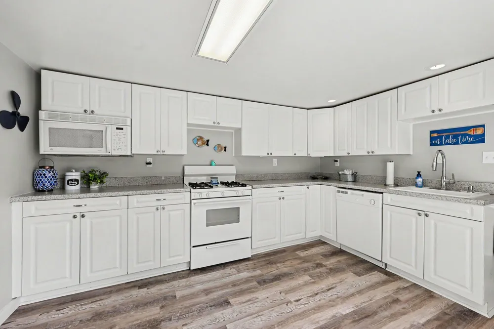 435 S Lakeside Drive Leoni Township, MI 49254