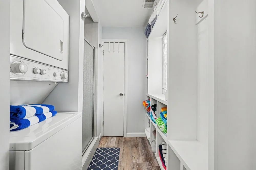 435 S Lakeside Drive Leoni Township, MI 49254