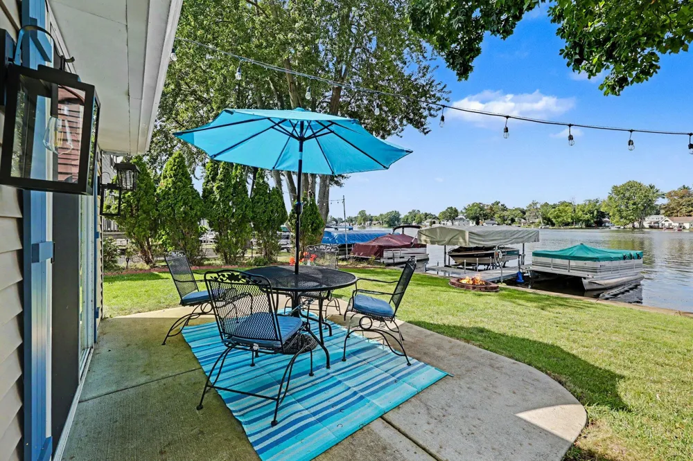 435 S Lakeside Drive Leoni Township, MI 49254