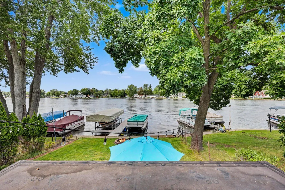 435 S Lakeside Drive Leoni Township, MI 49254