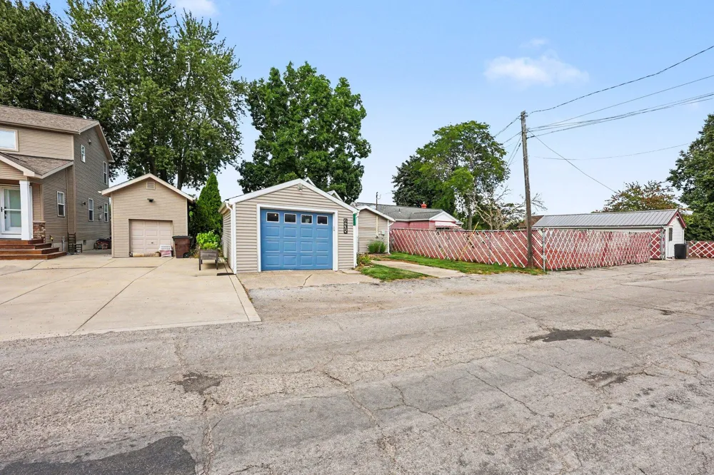 435 S Lakeside Drive Leoni Township, MI 49254