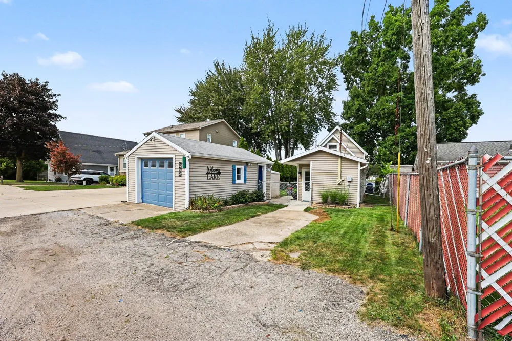 435 S Lakeside Drive Leoni Township, MI 49254