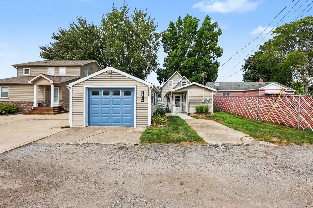 435 S Lakeside Drive Leoni Township, MI 49254