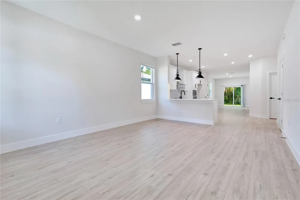 427 E 13TH STREET Apopka, FL 32703