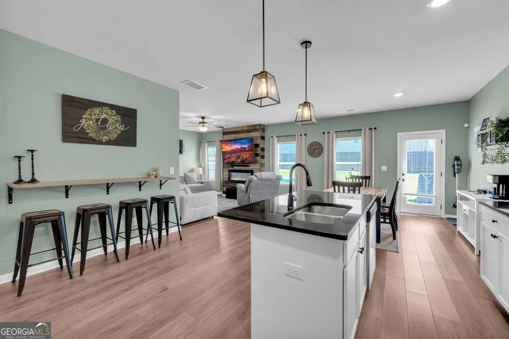 664 Lakehaven LN Loganville, GA 30052