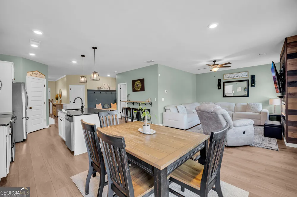 664 Lakehaven LN Loganville, GA 30052