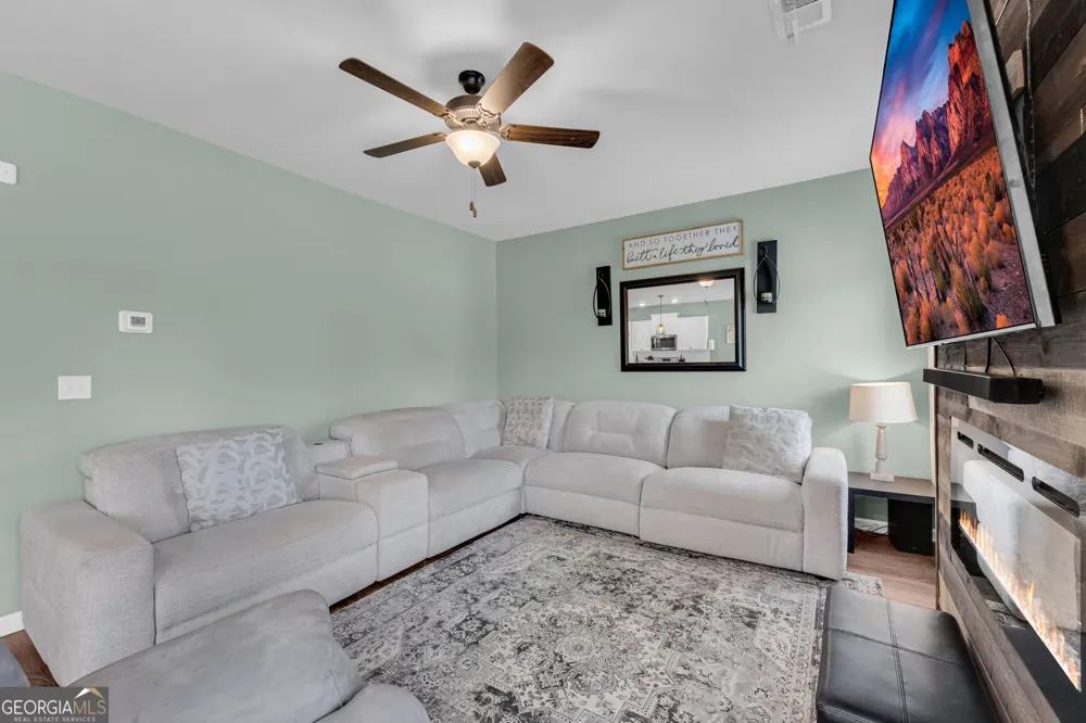 664 Lakehaven LN Loganville, GA 30052