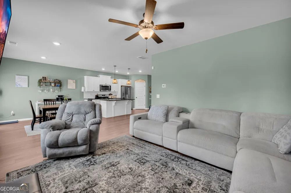 664 Lakehaven LN Loganville, GA 30052