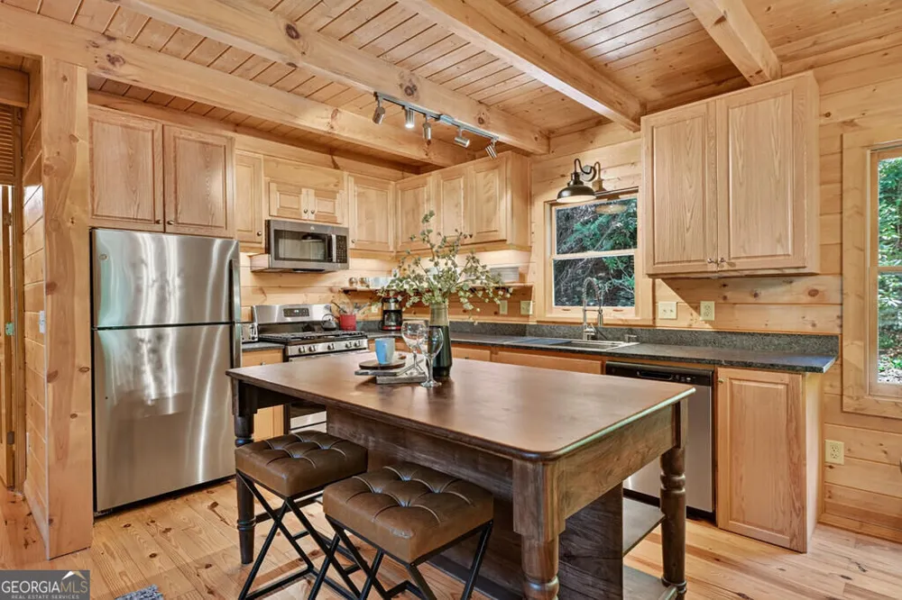 46 Private DR Ellijay, GA 30536