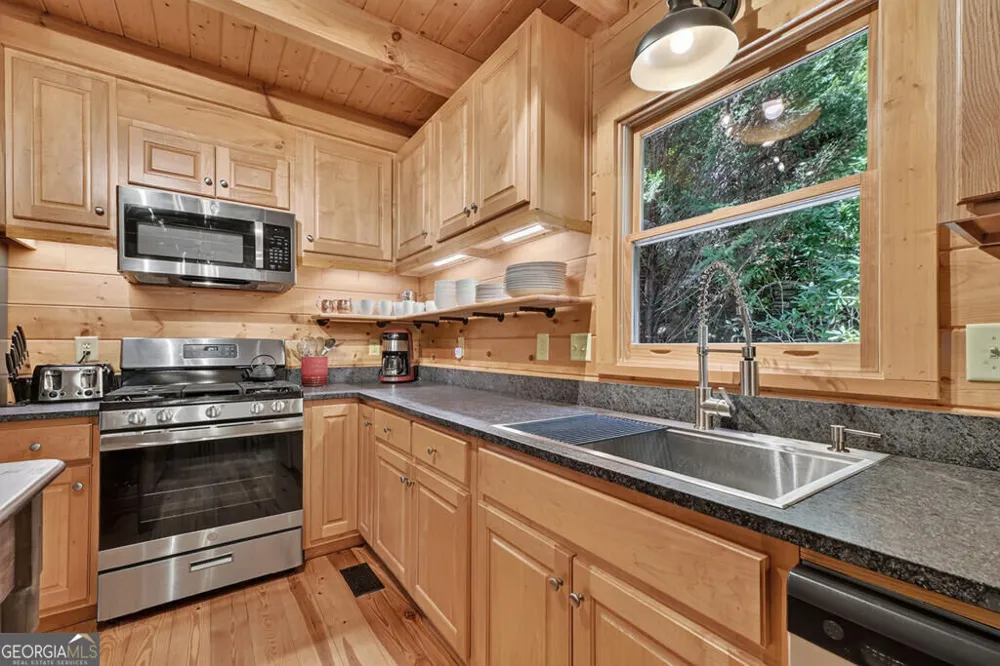 46 Private DR Ellijay, GA 30536