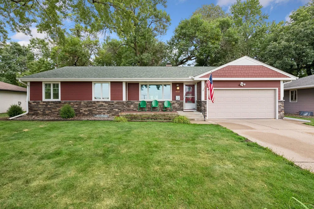 4725 School Road Edina, MN 55424