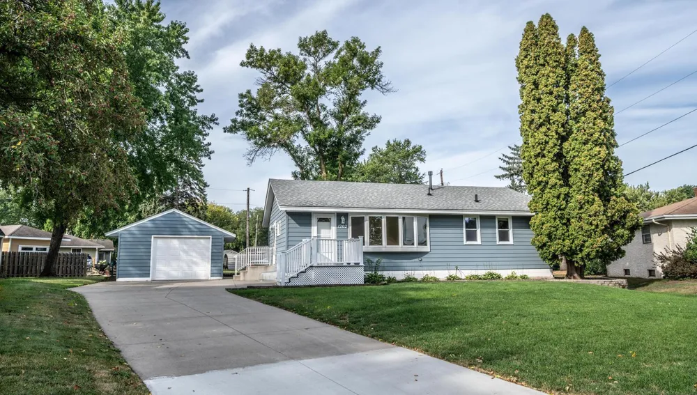 1202 Sunnyside Drive Farmington, MN 55024