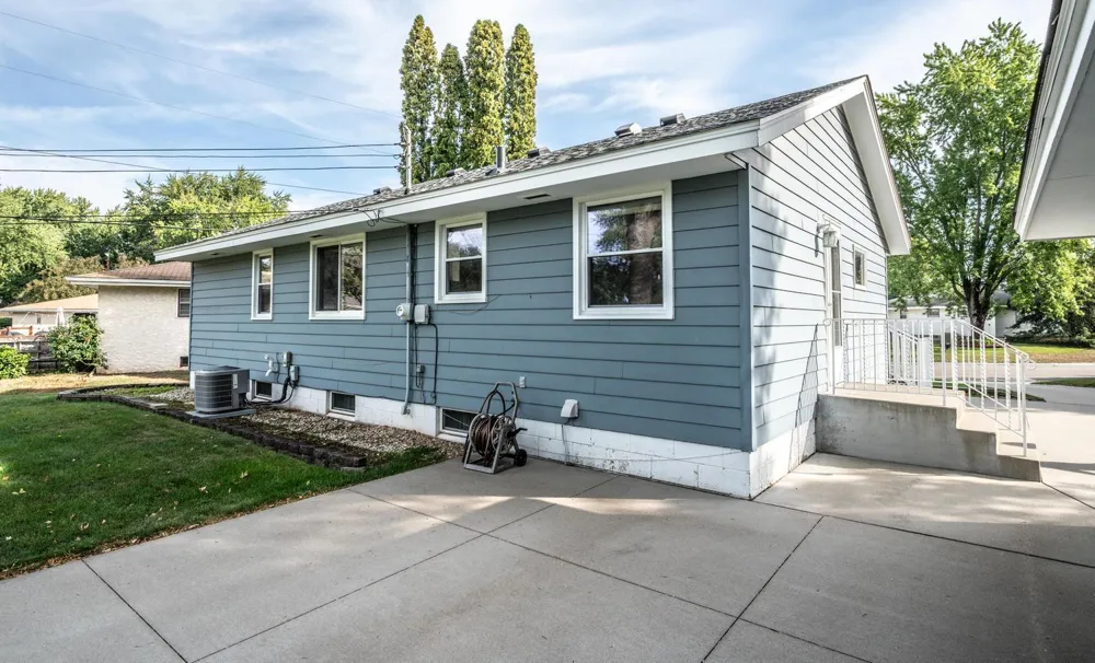 1202 Sunnyside Drive Farmington, MN 55024