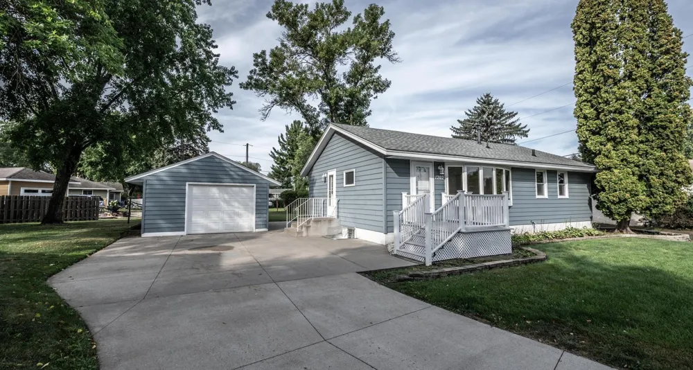 1202 Sunnyside Drive Farmington, MN 55024