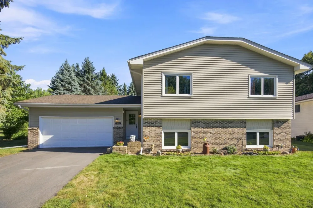 1530 Lois Drive Shoreview, MN 55126
