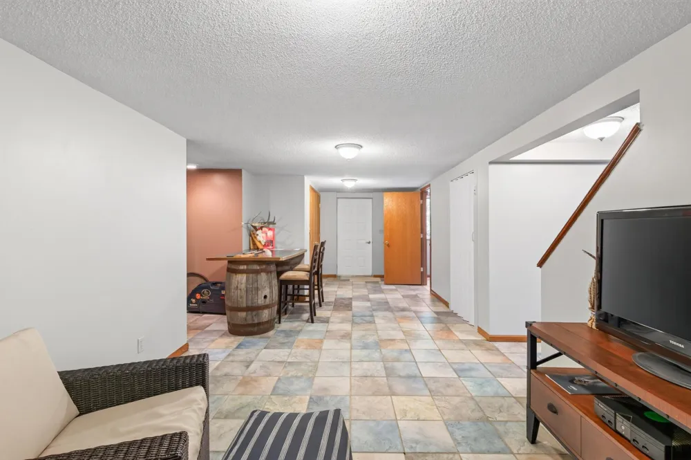 7146 Military Road Woodbury, MN 55129