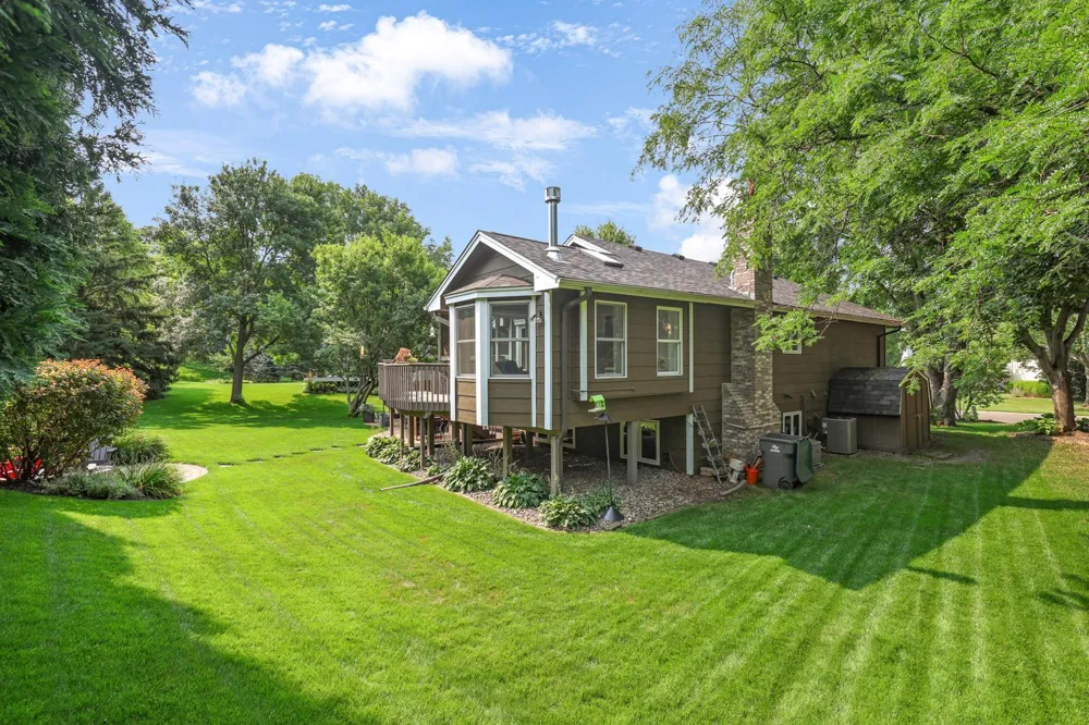 10234 Nottingham Trail Eden Prairie, MN 55347